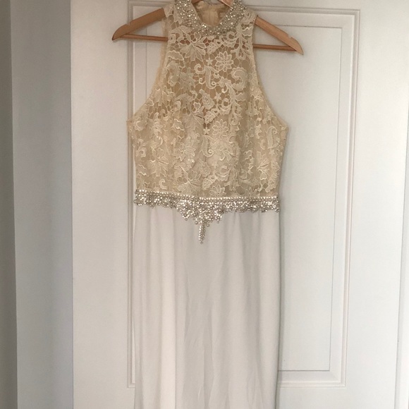 White dress - Picture 1 of 3